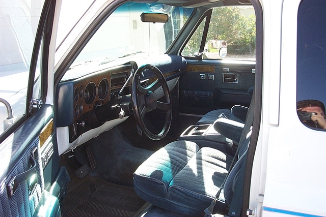 1990 Chevy suburban 004